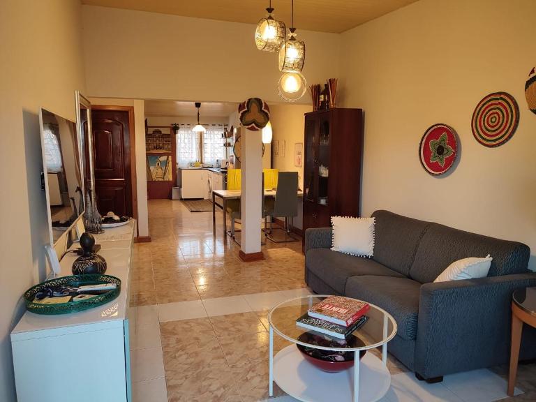 Oheneba Tema - Luxury Hot -Tub Retreat with Wi-Fi - B&B Tema