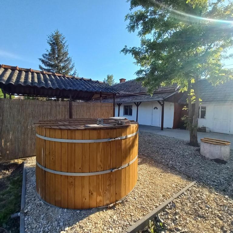 Dézsa-vü Vendégház - B&B Sarud