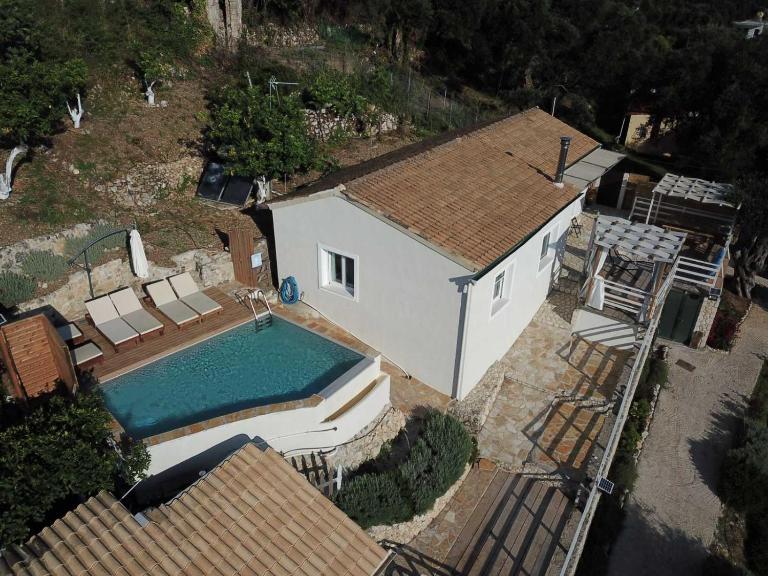 Kalyva Country House , private access to a family beach - B&B Benitses