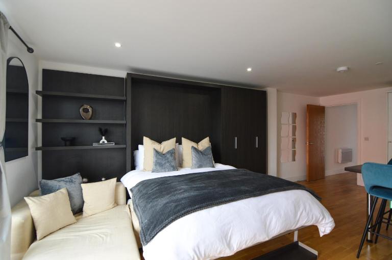 Cosy, Centrally Located Studio With Gated Parking! - B&B Loughborough