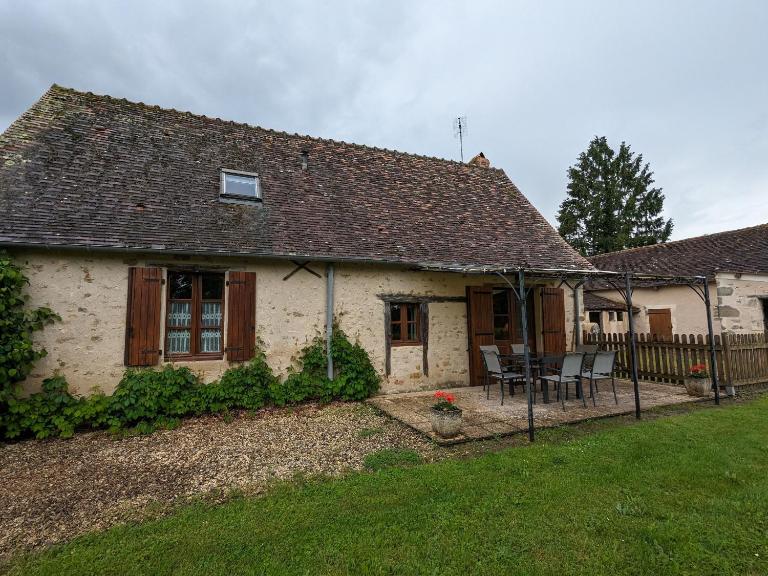 Charmante maison restaurée avec jardin, étang privé et terrasse au cœur du Berry - FR-1-591-11 - B&B Bélâbre