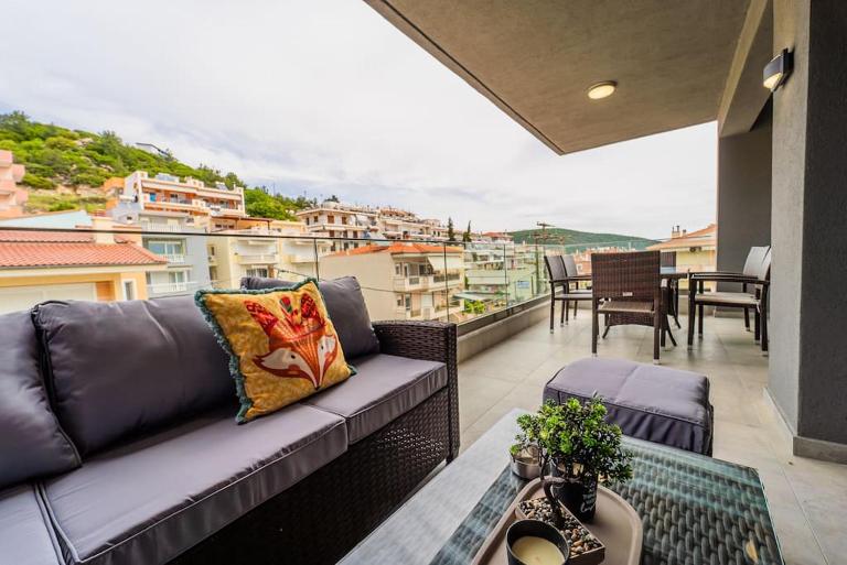 Semiramis Modern - Sleeps 8 - B&B Nea Peramos