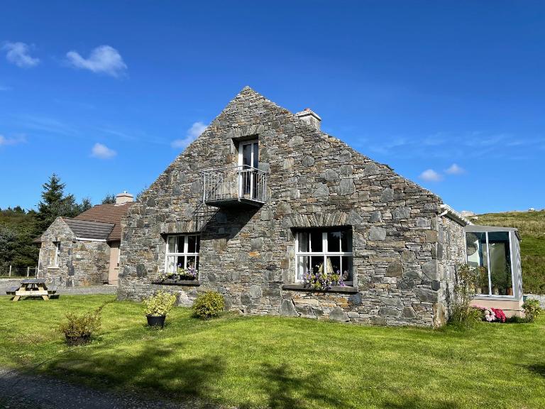Shanakeever Farm - 3 Bedroom Apartment - Ferienwohnung Clifden