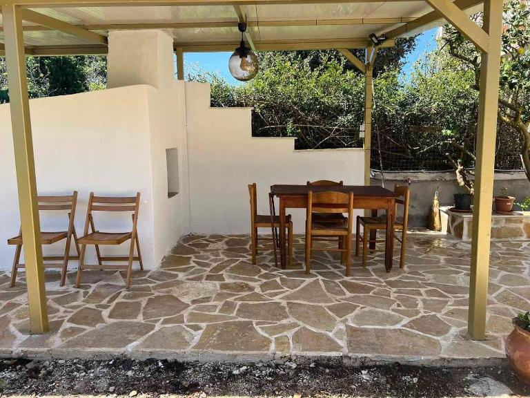 Traditional house with fresh vegetables garden - Chambres d'hôtes Pigadhákia
