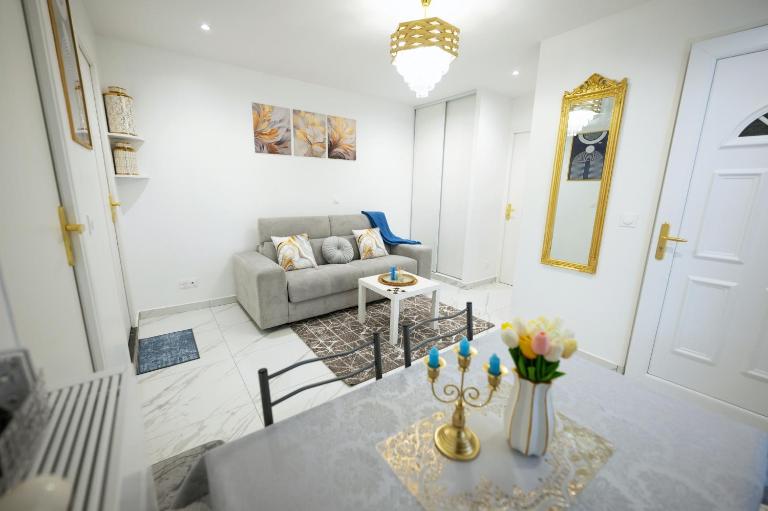 Appartement L'or 2 pièces de 44 m2 - Ferienwohnung Noisy-le-Sec