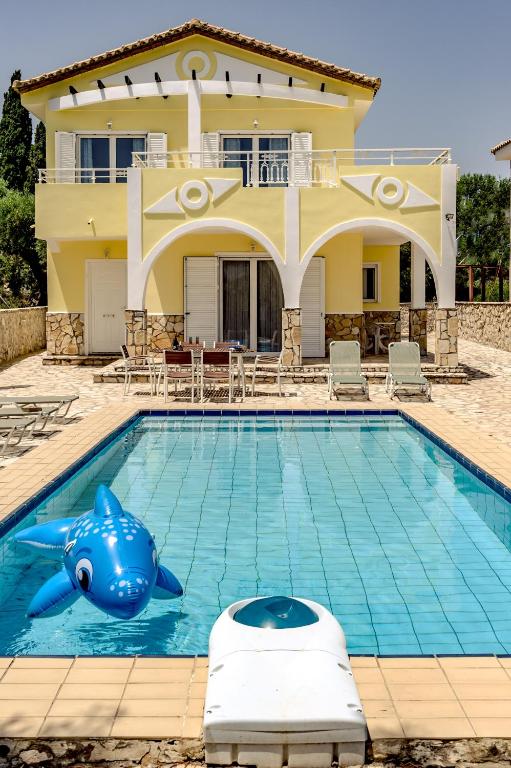 Charming Villa in Agrilia with Private Pool - Chambres d'hôtes Laganás