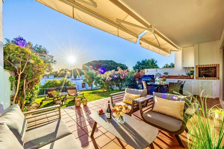 Luxury Villa in Serene Location with Pool & Private Garden - B&B Quarteira