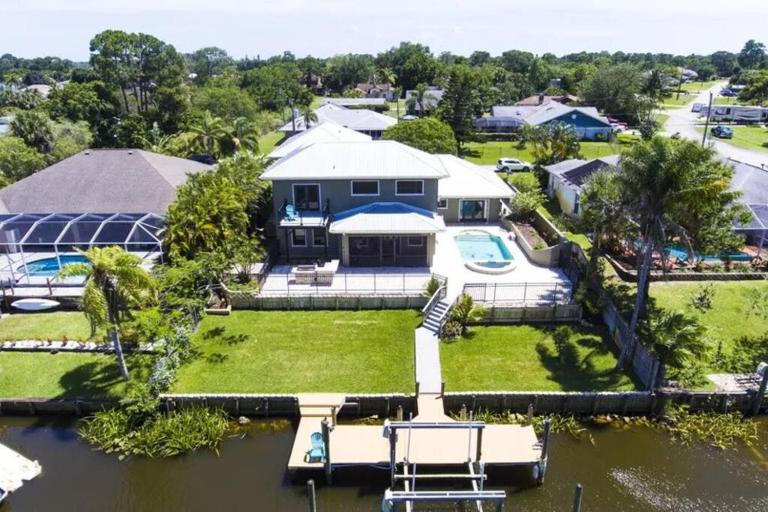 Riverfront Luxury Pool & Hot Tub fishing paradise near beaches Mets Stadium - Bed and Breakfast River Park