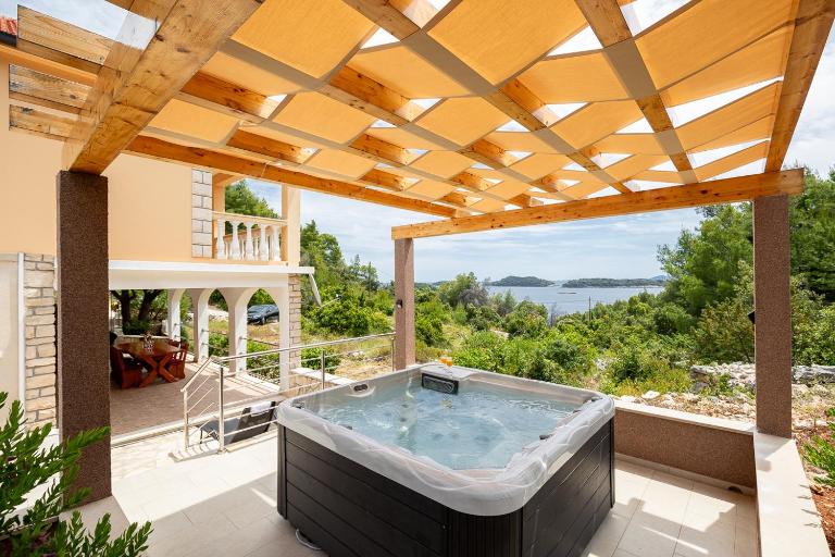 Villa Franciska - Bed and Breakfast Blato