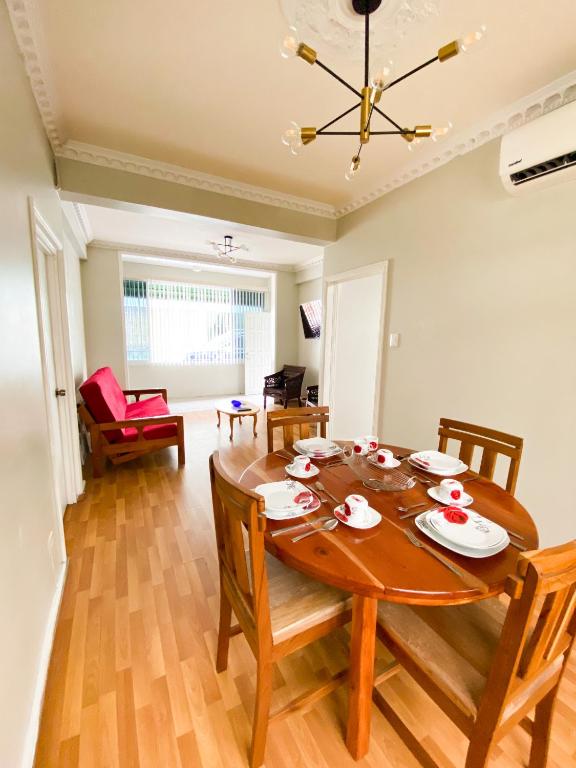 MJS on the Savannah- Spacious 2-Bed Across from the Savannah - B&B Port of Spain