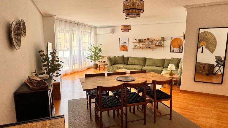Exclusive Lerma - Smart TV de 75", Netflix y Parking Gratis - B&B Lerma