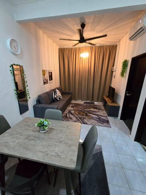 Trio Homestay at Tanah Merah - Chambres d'hôtes Tanah Merah