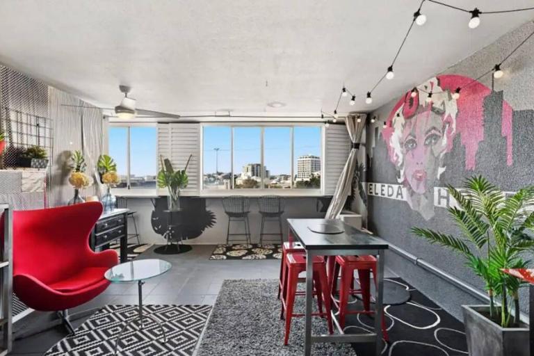 Retro Chic Vibes, Tropical Pool & Prime Location - Ferienwohnung Brisbane