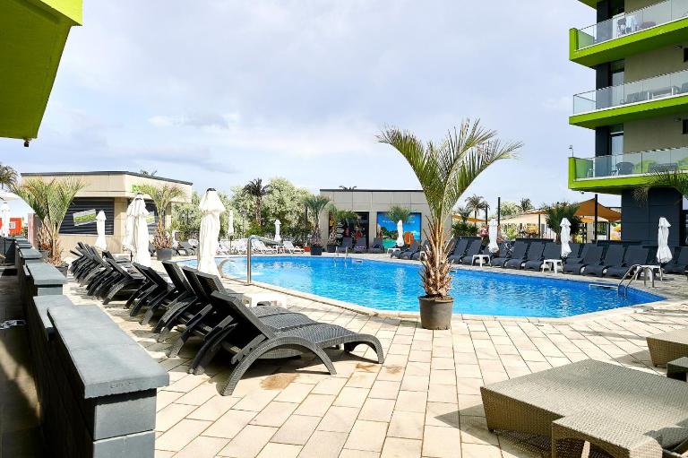 Evelyn's Apartment Spa&Pool Beach Resort - B&B Mamaia