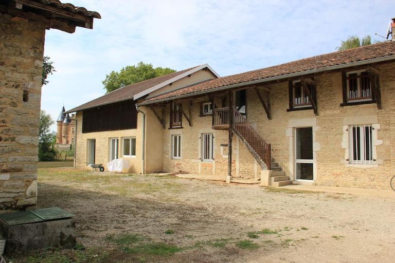 La ferme du château - Maison familiale spacieuse - B&B Certines
