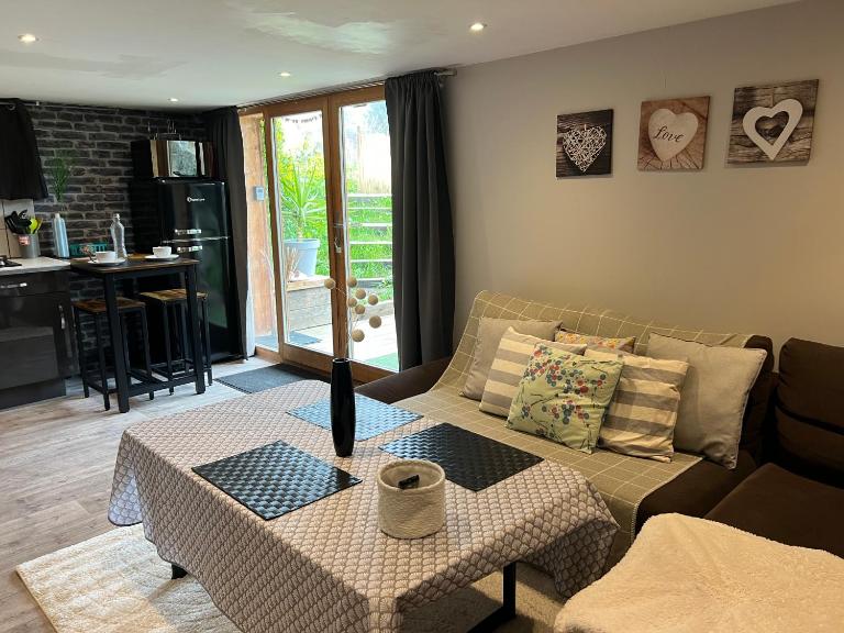 Les Saisies - La petite Vardache - studio alcôve 27 m2 - 1 lit 140 - parking - local vélo - B&B Hauteluce