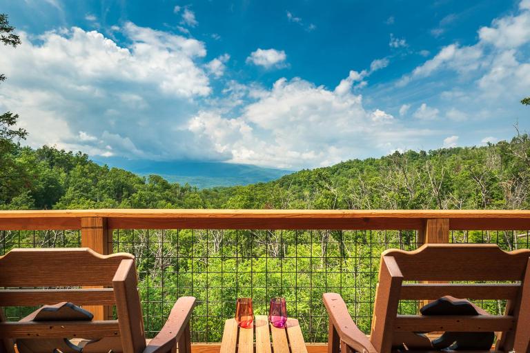 Four Bears by Stony Brook Cabins - B&B Gatlinburg