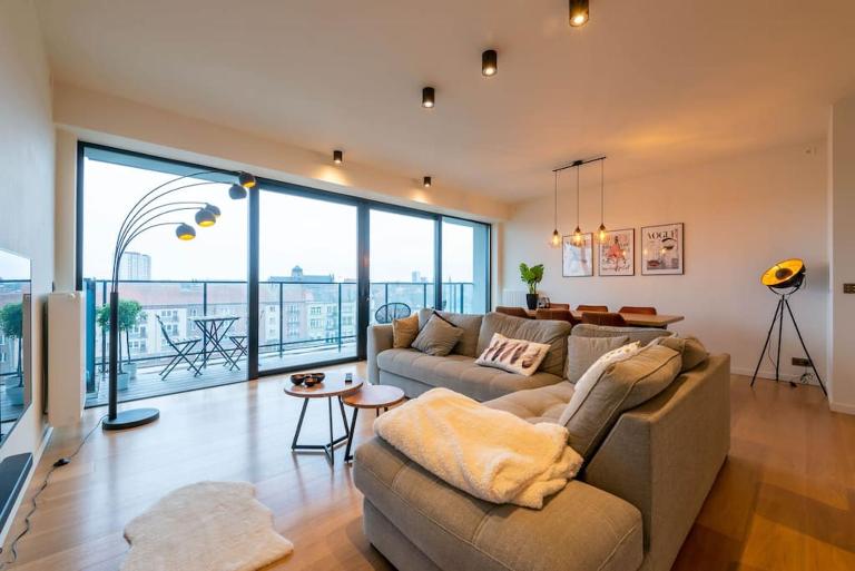 Casa Matti - Modern Apartment with Canal View and Terrace - B&B Ghent