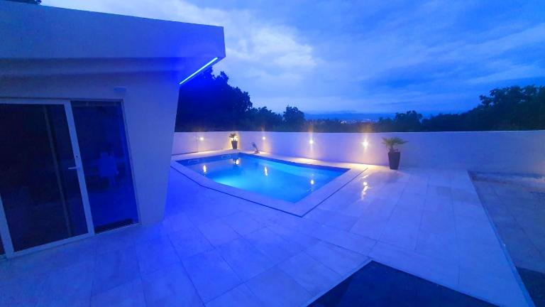 Penthouse Jacuzzi & Pool Luxury Apartments - B&B Opatija