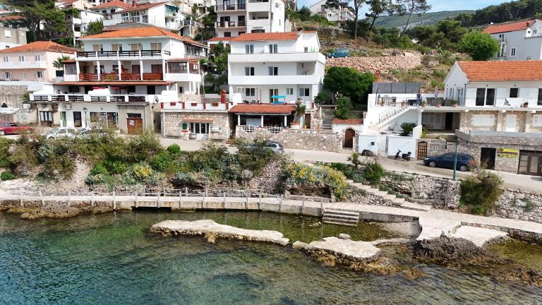 Apartments Peronja Jelsa Seafront - B&B Jelsa