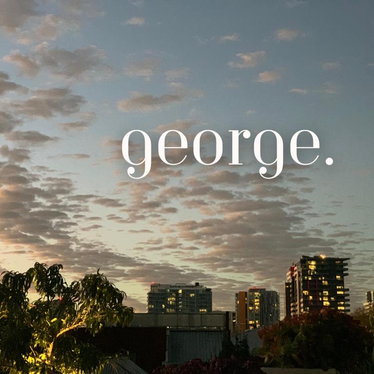 George - Luxe Residence with Private Rooftop - Bed and Breakfast Adelaide