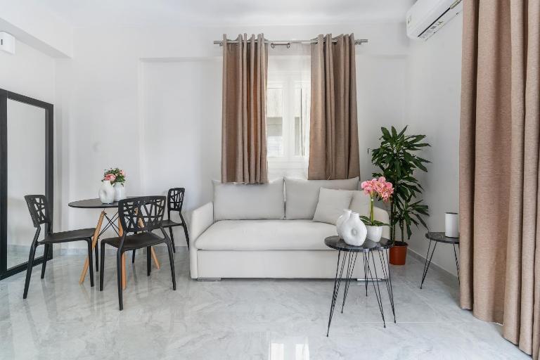 Miralis Apartments - Chambres d'hôtes Nikiána