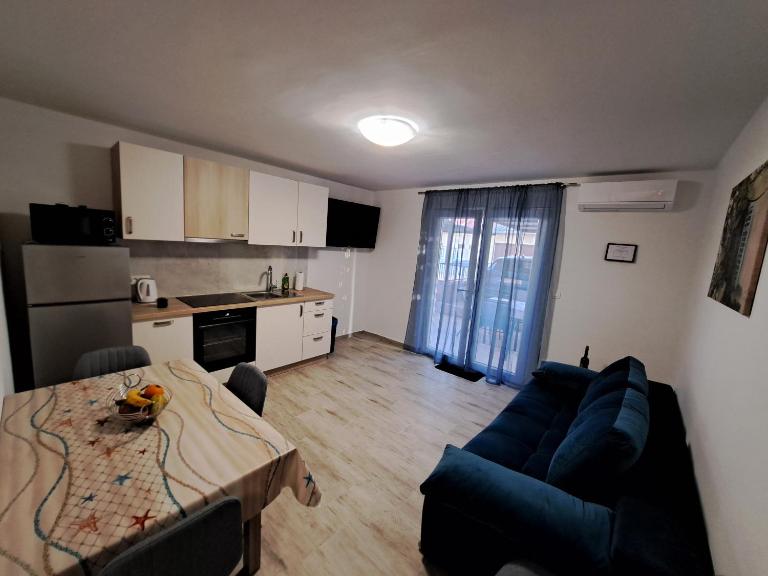 Apartman LORENA - B&B Cirquenizza