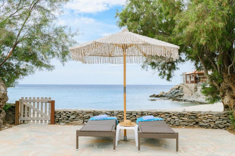 Beachfront bungalow in the area of Kampi, near Koundouros - B&B Ioulida