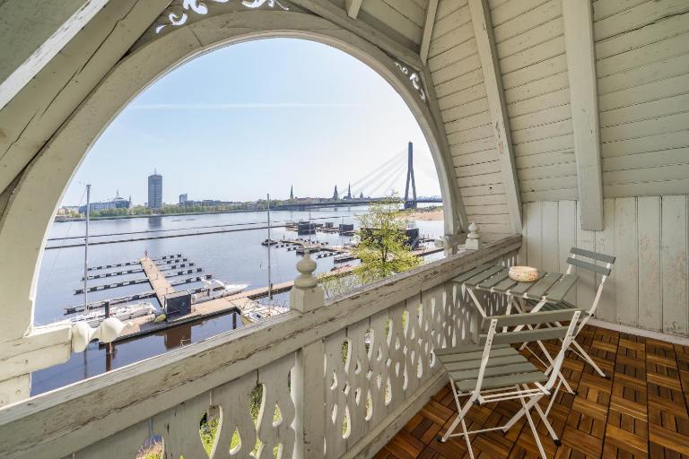 Riverside flat with a beautiful view over Rīga - B&B Riga