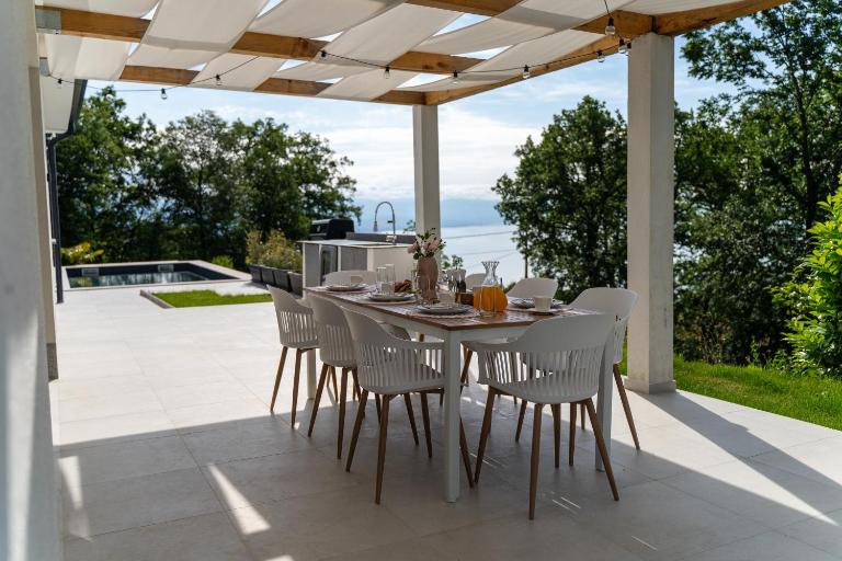 Villa Mare&Monti in Opatija, Heated pool with sea view - B&B Opatija