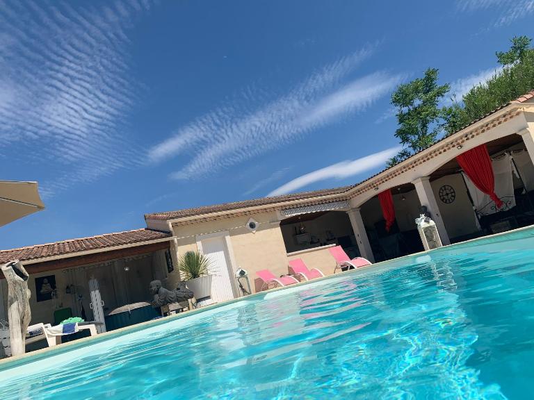 Appartement indépendant 02 personnes sud Ardèche - Bed and Breakfast Carsan