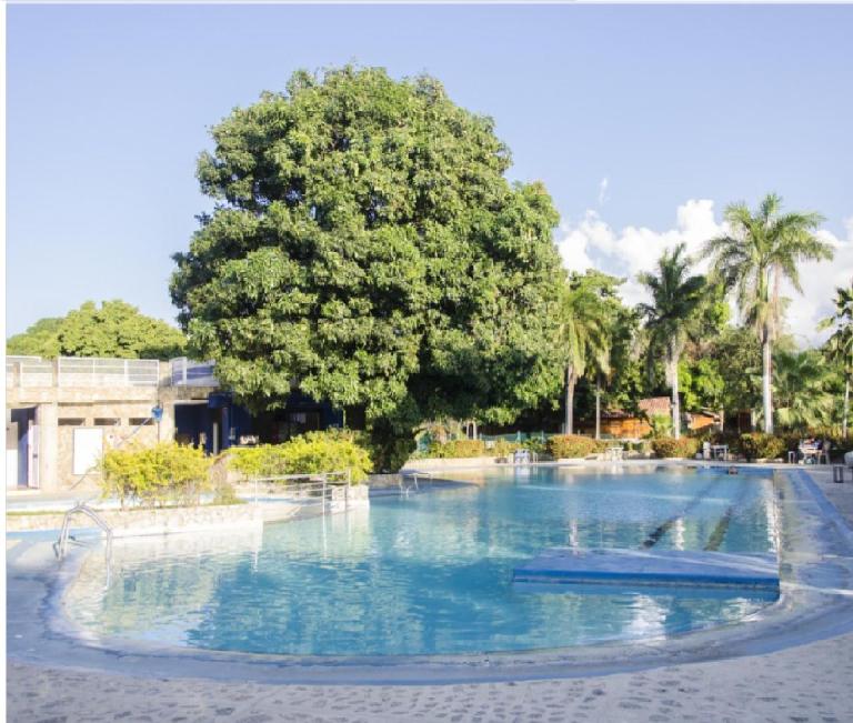Chalet Completo para Familias Condominio Campestre Privado con Piscinas, wifi, AC - B&B Santa Marta