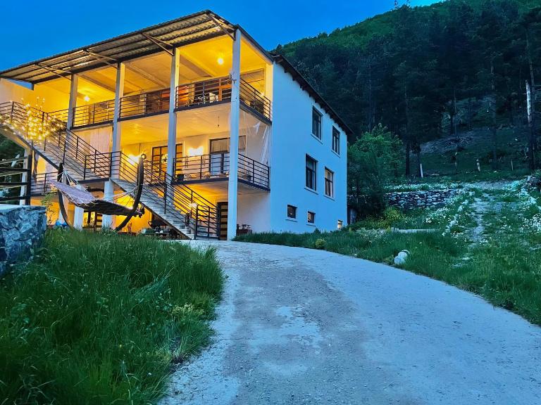 Guesthouse SHAMPRIANI - B&B Mestia