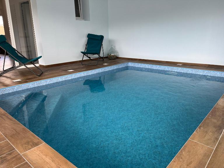 Maison avec piscine intérieure privée, buses de spa, jardin clos et parking - Ferienwohnung Aouste-sur-Sye
