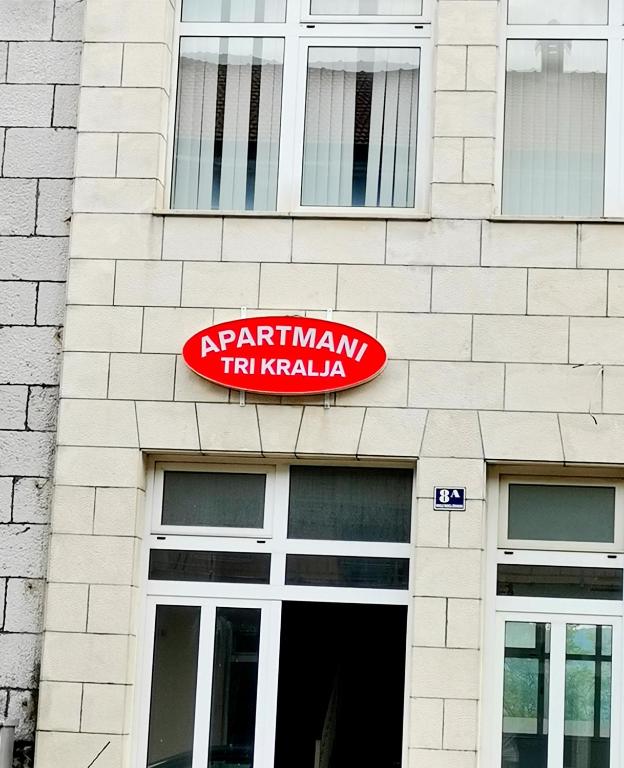 TRI KRALJA - THREE KINGS Apartments in the center with private parking - Ferienwohnung Imotski