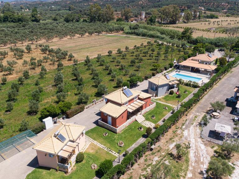 Spedion Villa - Near to sea villas with heated swimming pool - B&B Gythio