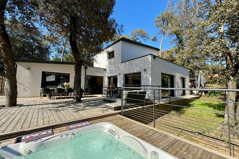 Villa des Dunes Spa 600m to Beach Accessible Sleeps 8 Brétignolles - B&B Brem-sur-Mer