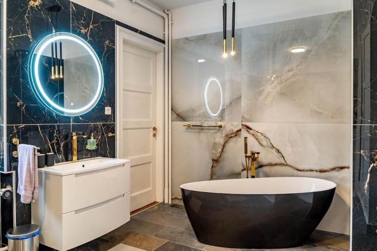 Luxurious, spacious & bright with 2 parking spots - Chambres d'hôtes Zagreb
