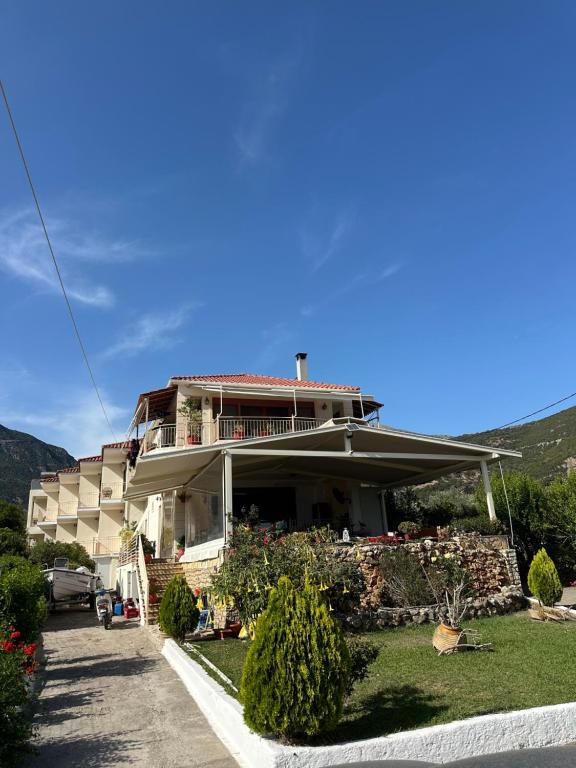 Evita Luxury Apartments - Bed and Breakfast Spiliá