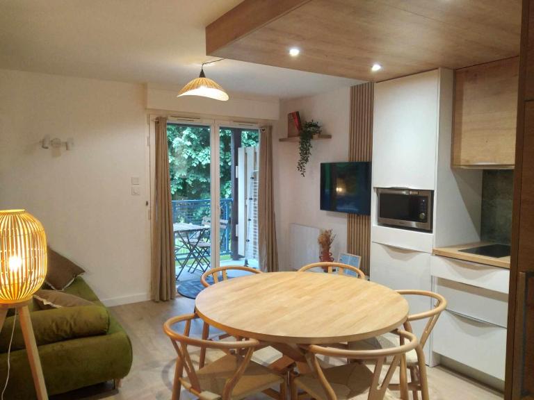Duplex lumineux - 40m2 - 2 chambres - Balcon terrasse - Parking - Entierement renové en Mai 2024 - Chambres d'hôtes Cauterets
