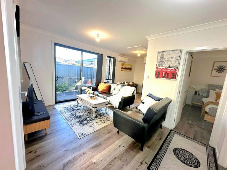 Modern 2BR Apartment, Peaceful and Private in Oran Park - Ferienwohnung Narrallen