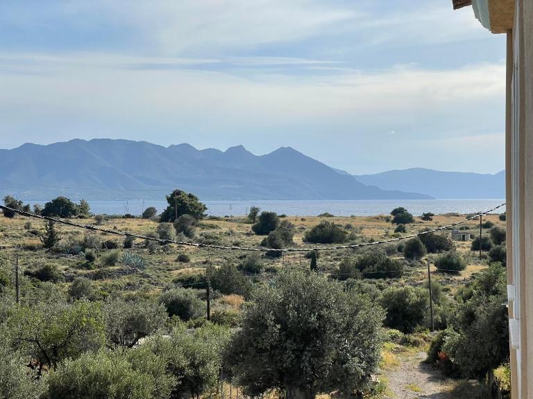 90sqm Perdika Aegina luxury family apartment με θέα βουνό και θάλασσα 90τμ - B&B Pérdhika