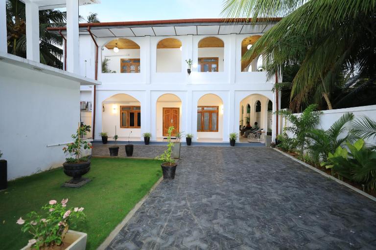 Sunflowers Canada House - B&B Jaffna