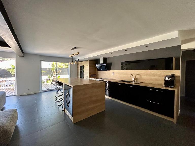 Bas de villa avec piscine privé - calme - B&B La Seyne-sur-Mer