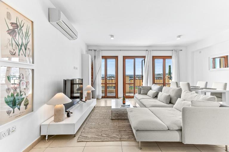 Apartment Theia with sea and sunset views, the Resort in Aphrodite Hills - Bed and Breakfast Kouklia