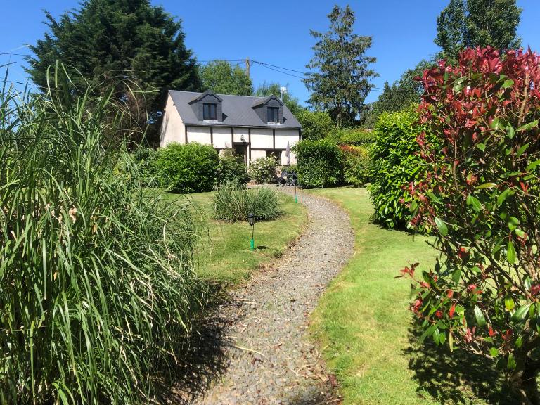 Rose Cottage with seasonal Swimming Pool - Ferienwohnung Le Mesnil-Gilbert