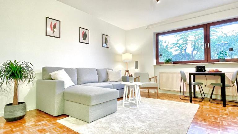 SmartApart nähe Stuttgart mit Garten und Workspace - Ferienwohnung Freiberg am Neckar
