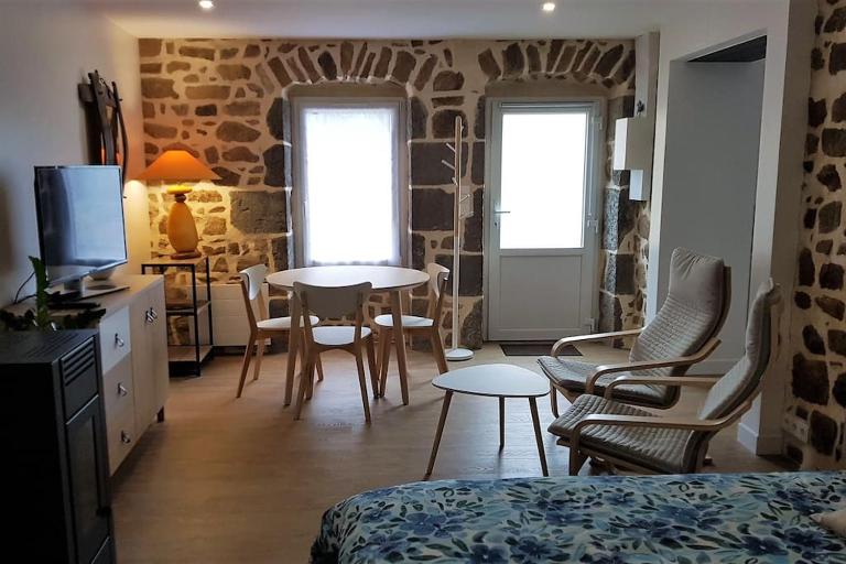 Studio chaleureux 5 mns chaine des Puys - B&B Saint-Genès-Champanelle