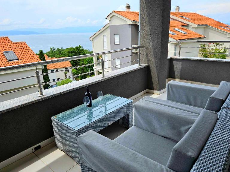 Domagoj - Luxury apartment with private parking, jacuzzi and seaview - Bed and Breakfast Njivice