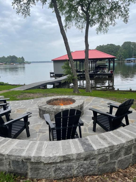 Lazy Days Lakehouse - Lake Palestine - Bed and Breakfast Coffee City